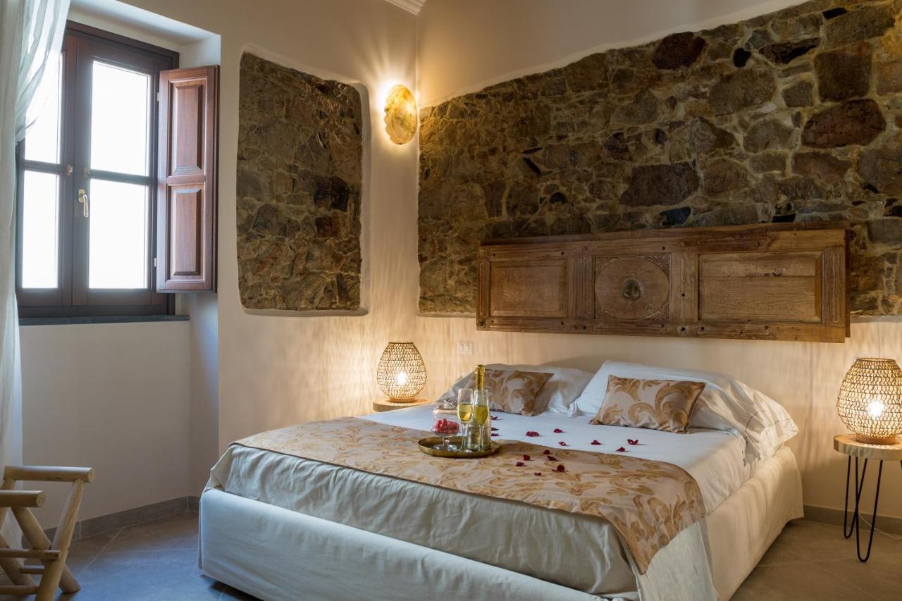 Moon'S Tower Suite&Rooms Portoscuso Bagian luar foto